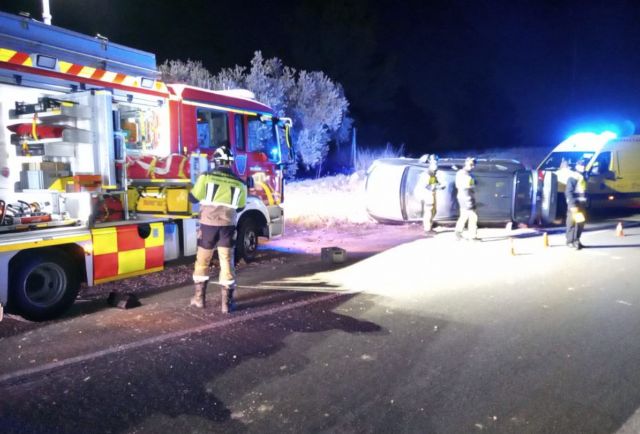 Trasladado al hospital al conductor de un turismo que resultó herido tras volcar el vehículo en Moratalla