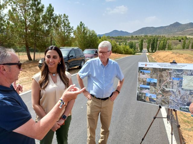 Mejoran el acceso a explotaciones agrícolas e industrias de Moratalla con el arreglo del camino de Casas Pernías a Zaen